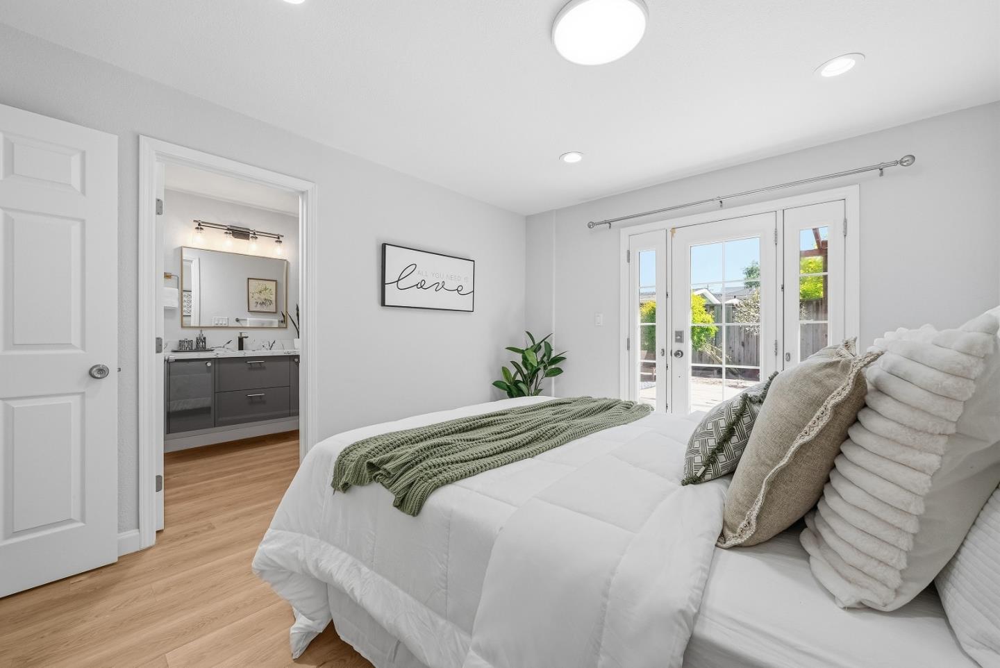 Detail Gallery Image 23 of 49 For 413 Del Medio Ave, Mountain View,  CA 94040 - 3 Beds | 3 Baths