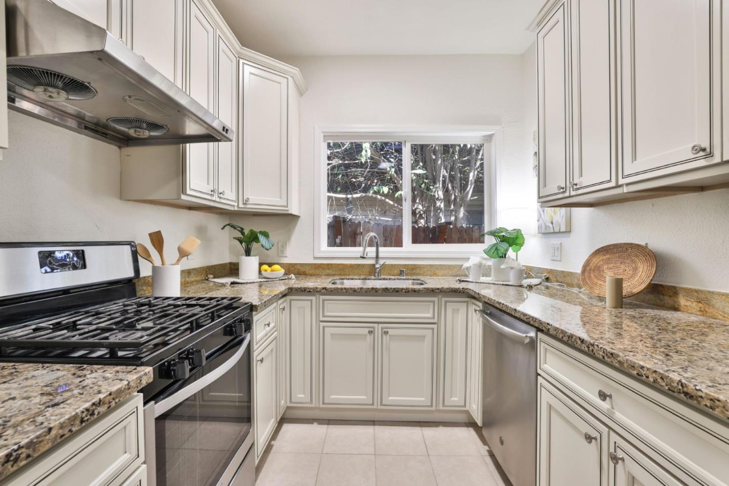 Detail Gallery Image 7 of 17 For 494 Clifton Ave, San Jose,  CA 95128 - 3 Beds | 1 Baths