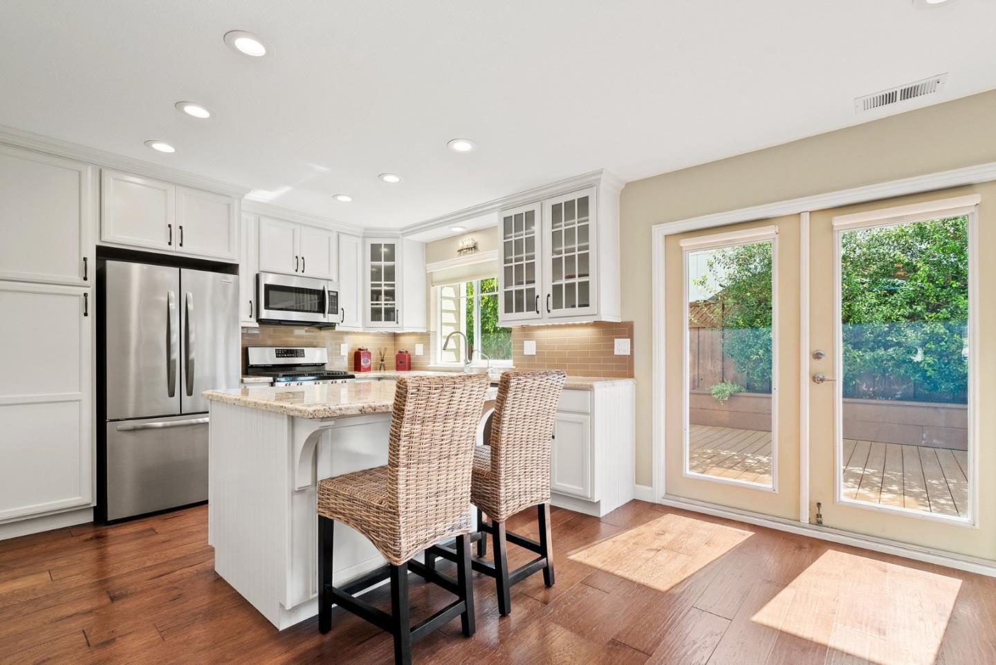 Detail Gallery Image 11 of 40 For 2130 Francesco Cir, Capitola,  CA 95010 - 3 Beds | 2/1 Baths