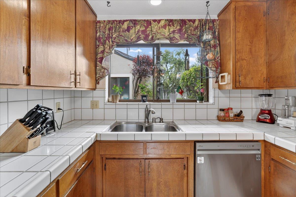 Detail Gallery Image 11 of 54 For 290 Joes Ln, Hollister,  CA 95023 - 2 Beds | 2/1 Baths