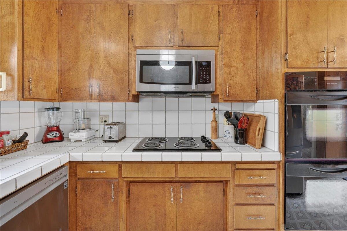 Detail Gallery Image 12 of 54 For 290 Joes Ln, Hollister,  CA 95023 - 2 Beds | 2/1 Baths