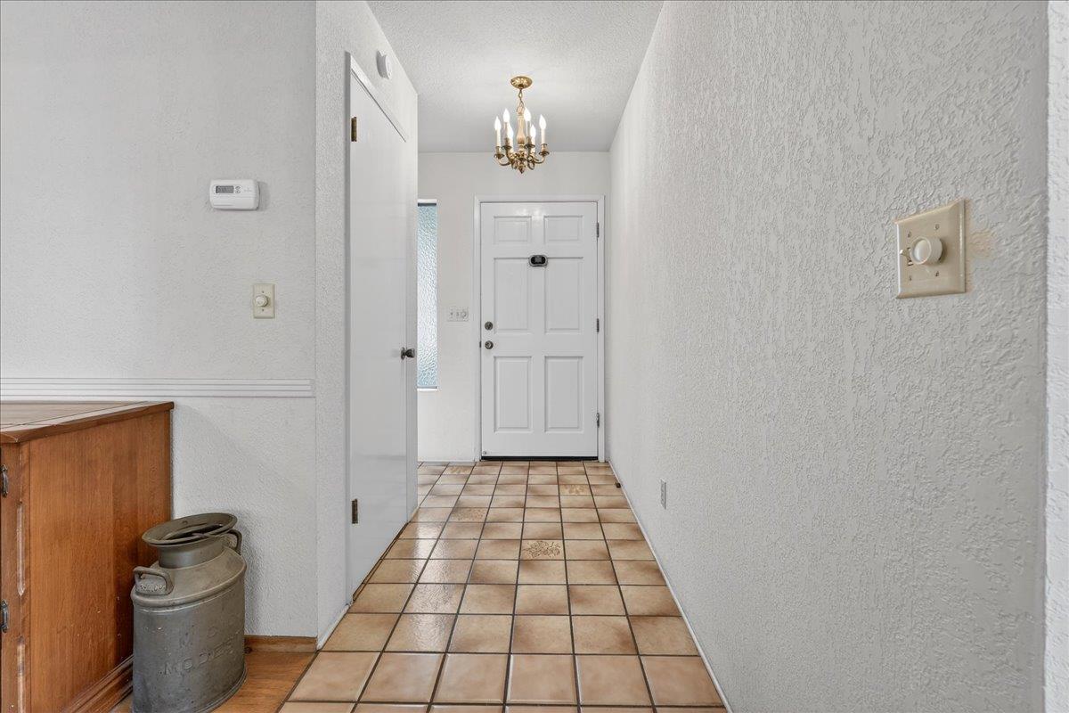 Detail Gallery Image 7 of 54 For 290 Joes Ln, Hollister,  CA 95023 - 2 Beds | 2/1 Baths