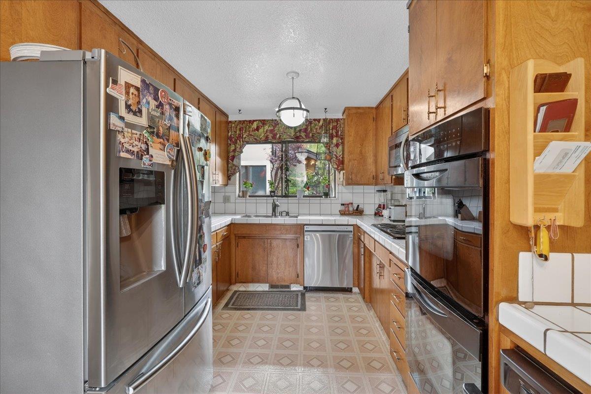 Detail Gallery Image 9 of 54 For 290 Joes Ln, Hollister,  CA 95023 - 2 Beds | 2/1 Baths