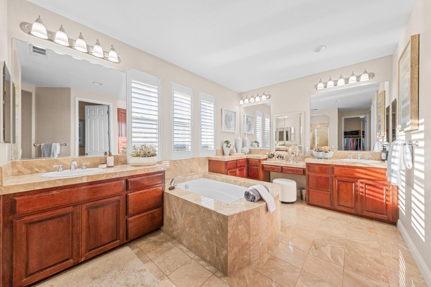 Detail Gallery Image 25 of 56 For 1553 Quiet Pond Ln, San Jose,  CA 95138 - 5 Beds | 4 Baths