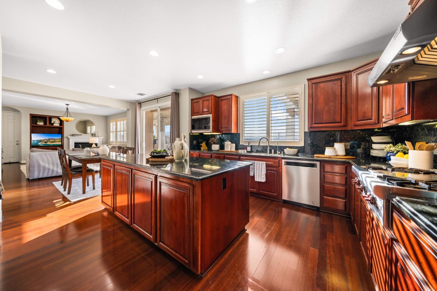 Detail Gallery Image 8 of 56 For 1553 Quiet Pond Ln, San Jose,  CA 95138 - 5 Beds | 4 Baths