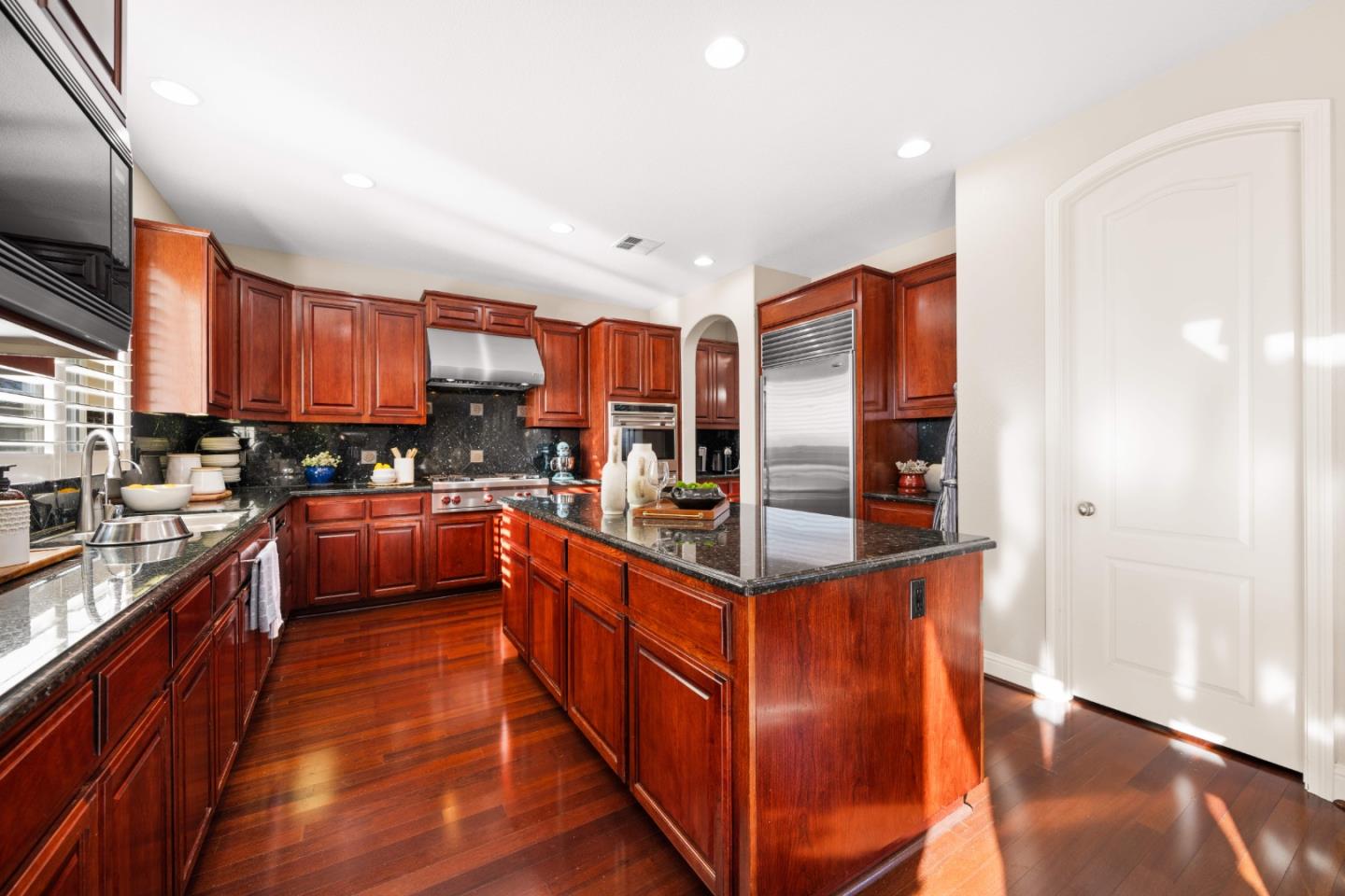 Detail Gallery Image 9 of 56 For 1553 Quiet Pond Ln, San Jose,  CA 95138 - 5 Beds | 4 Baths