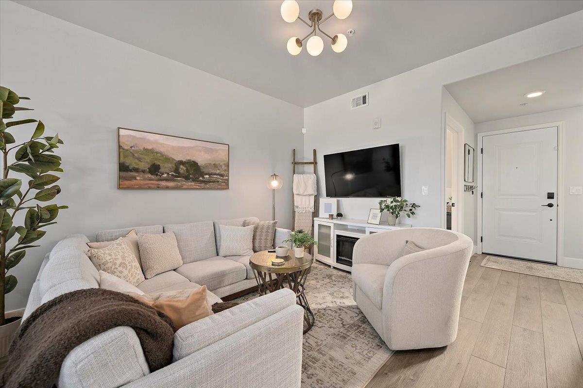 Detail Gallery Image 5 of 16 For 2807 Newhall St #2807,  Santa Clara,  CA 95050 - 2 Beds | 1/1 Baths