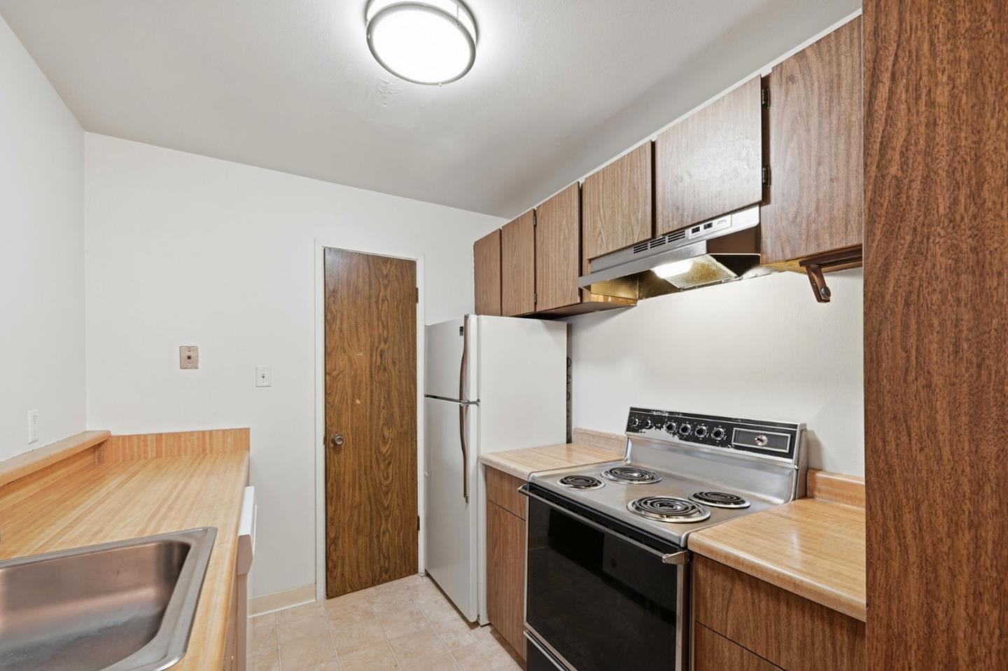 Detail Gallery Image 10 of 28 For 139 Piccadilly Pl #H,  San Bruno,  CA 94066 - 1 Beds | 1 Baths