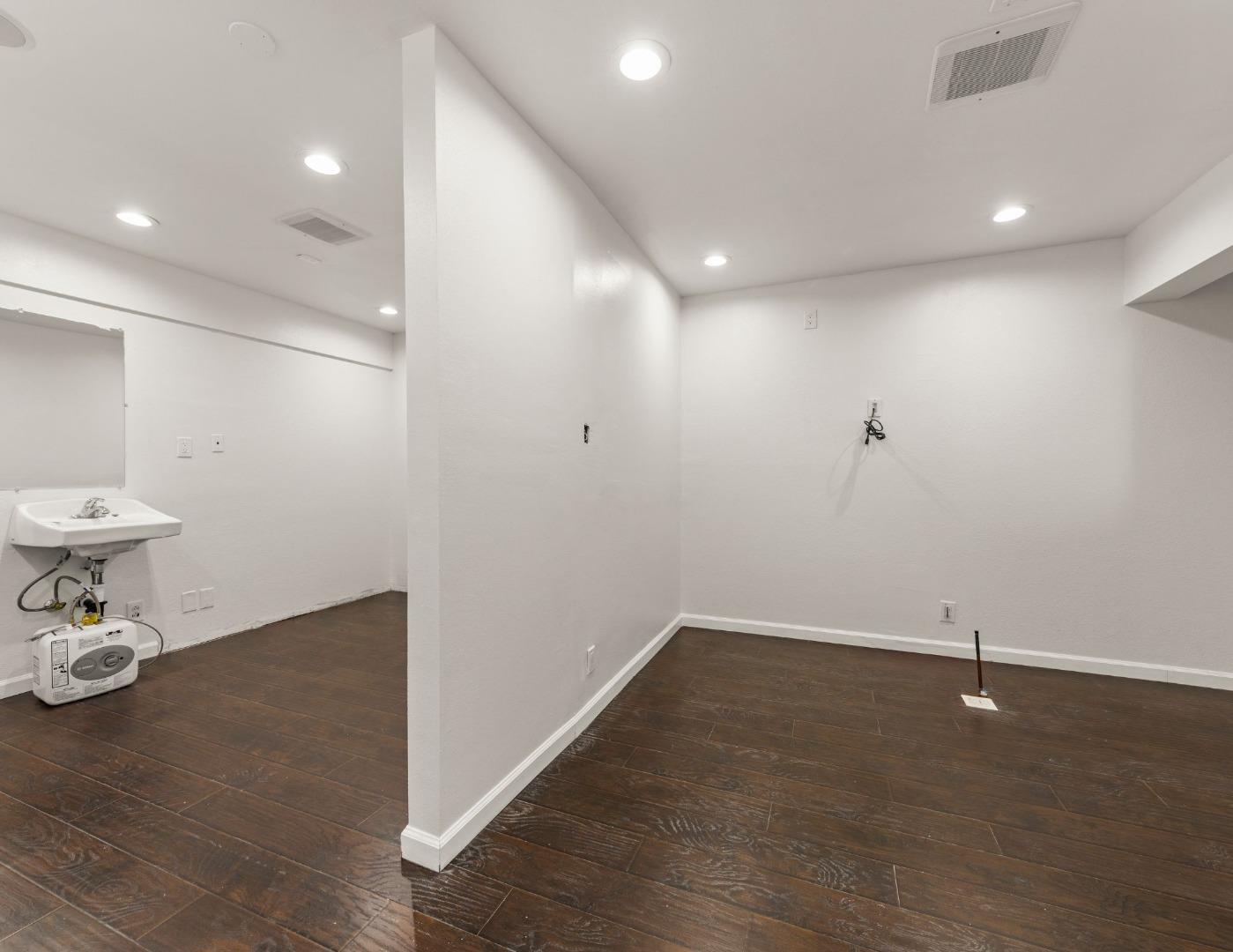 Detail Gallery Image 5 of 19 For 556 N 1st St, San Jose,  CA 95112 - – Beds | – Baths