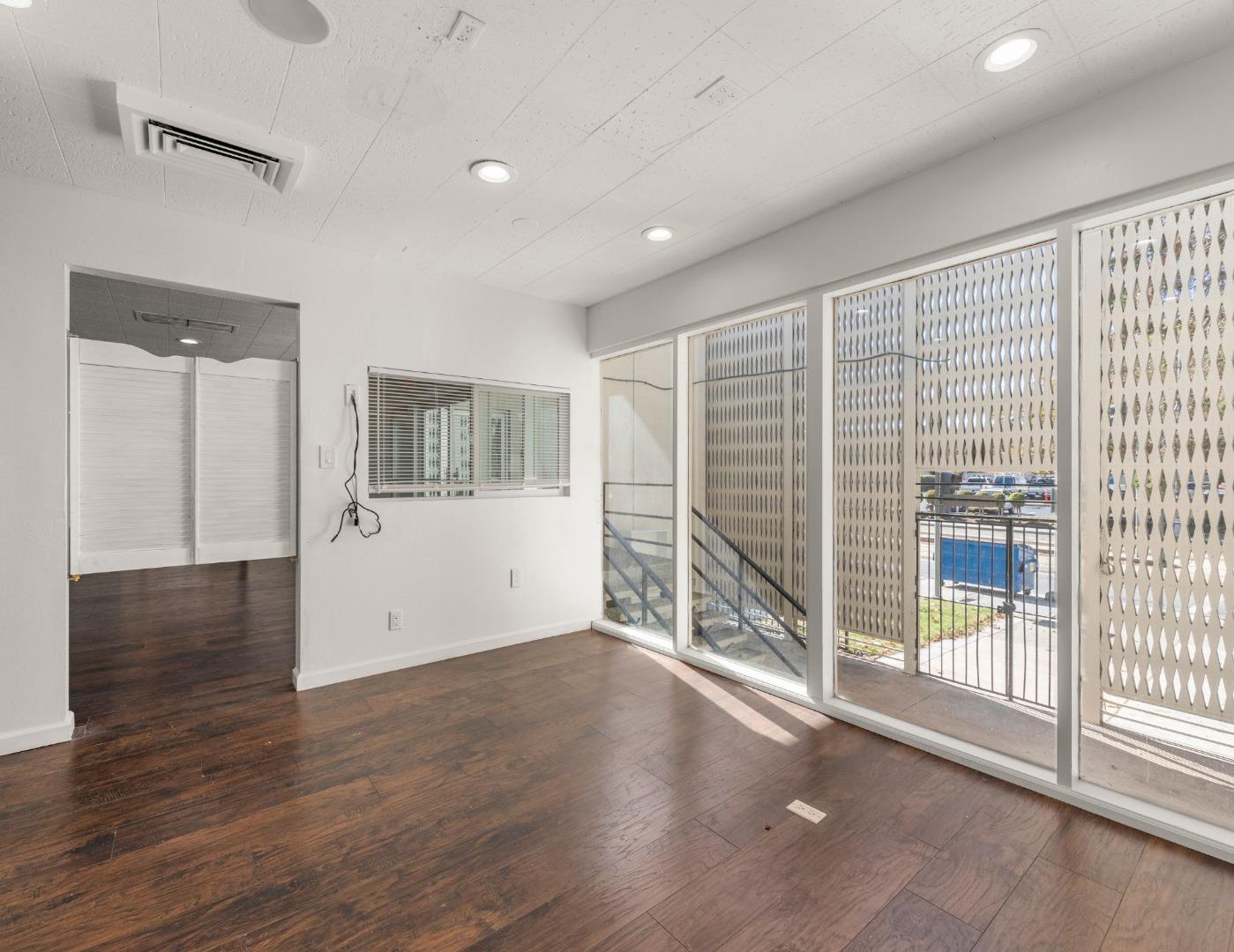 Detail Gallery Image 6 of 19 For 556 N 1st St, San Jose,  CA 95112 - – Beds | – Baths