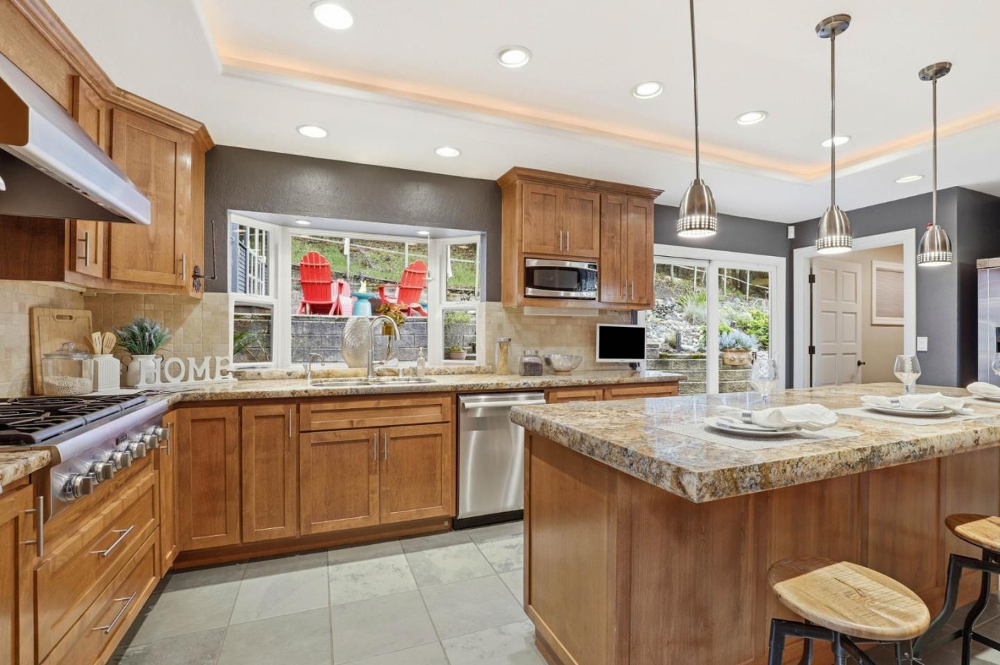 Detail Gallery Image 16 of 88 For 17285 Copper Hill Dr, Morgan Hill,  CA 95037 - 5 Beds | 4 Baths