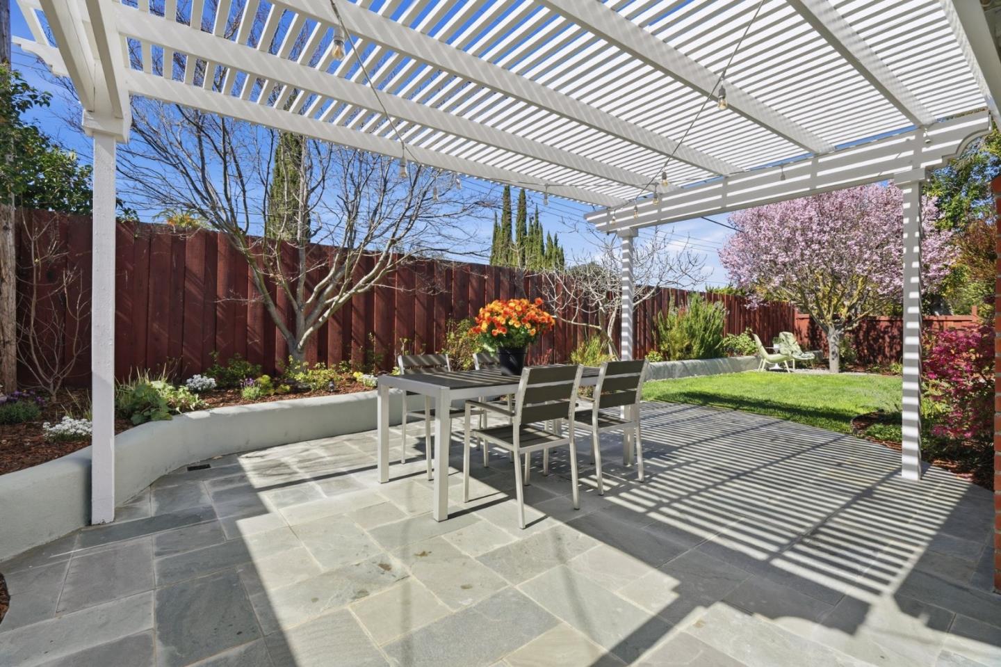 Detail Gallery Image 17 of 33 For 1441 Firebird Way, Sunnyvale,  CA 94087 - 3 Beds | 2 Baths