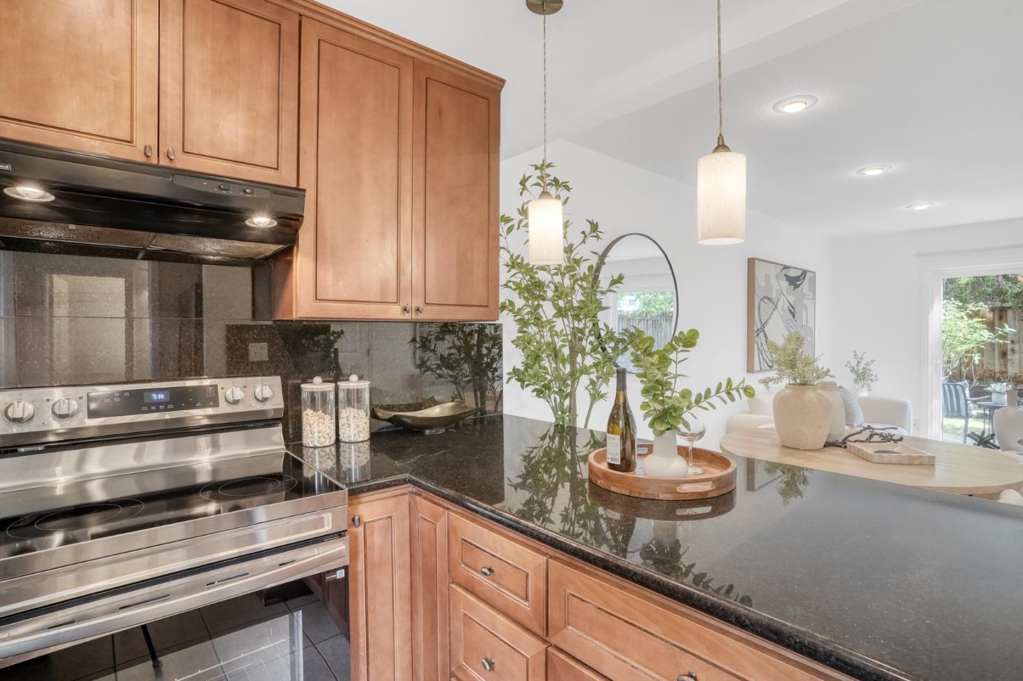 Detail Gallery Image 10 of 37 For 1921 Rock St #20,  Mountain View,  CA 94043 - 2 Beds | 1/1 Baths