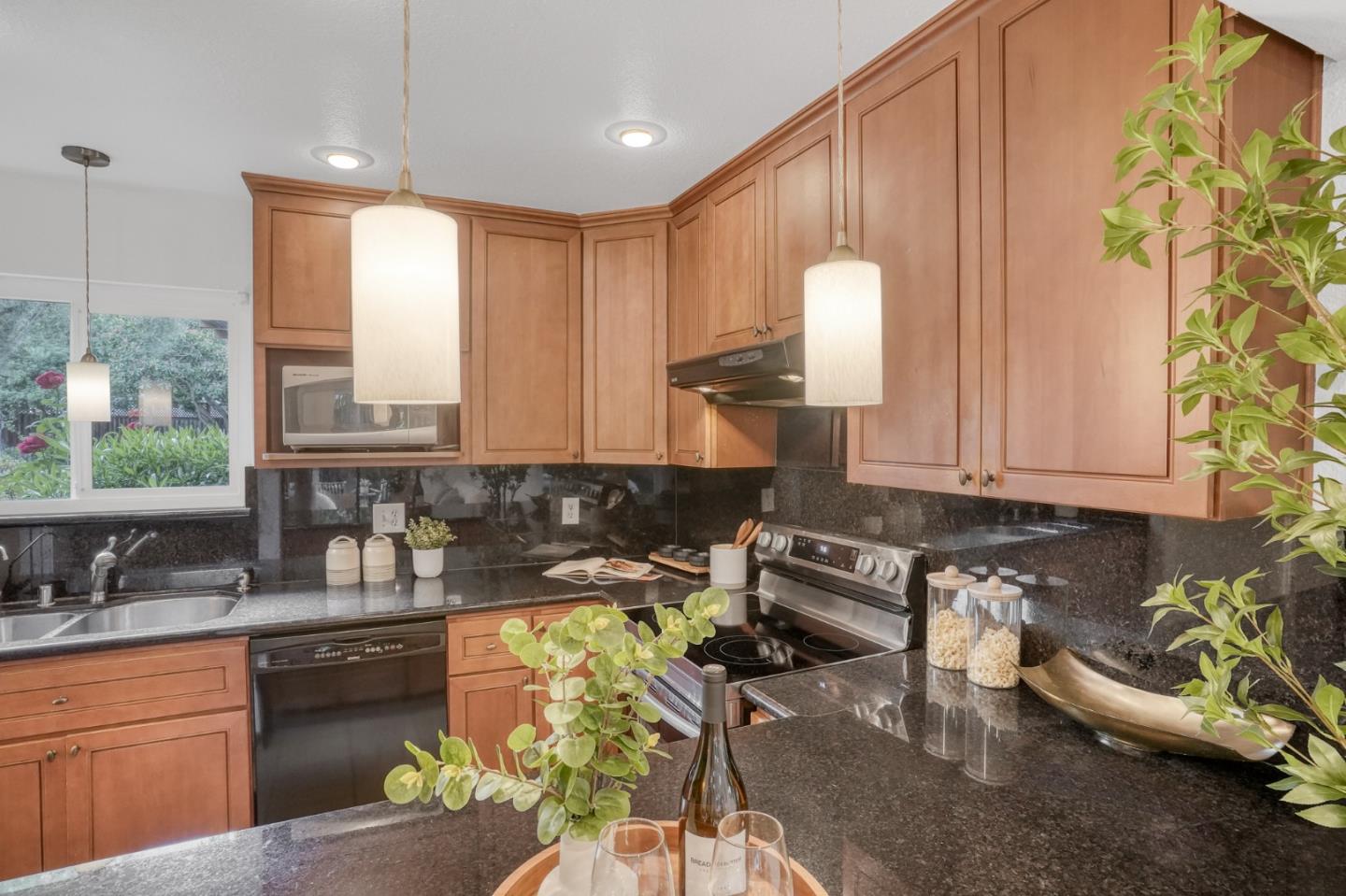 Detail Gallery Image 13 of 37 For 1921 Rock St #20,  Mountain View,  CA 94043 - 2 Beds | 1/1 Baths