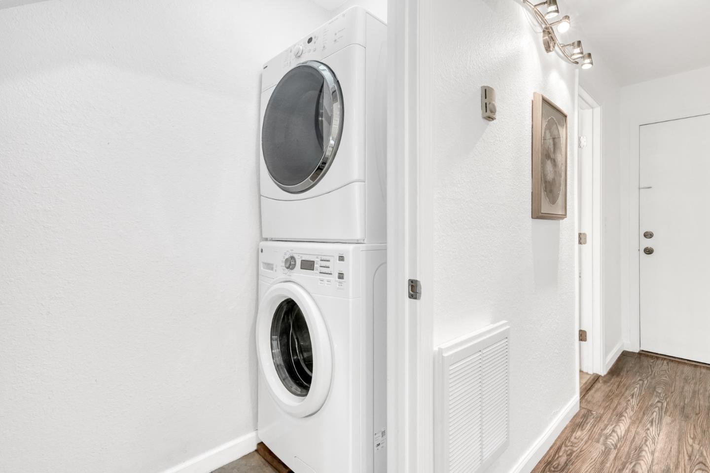 Detail Gallery Image 16 of 37 For 1921 Rock St #20,  Mountain View,  CA 94043 - 2 Beds | 1/1 Baths