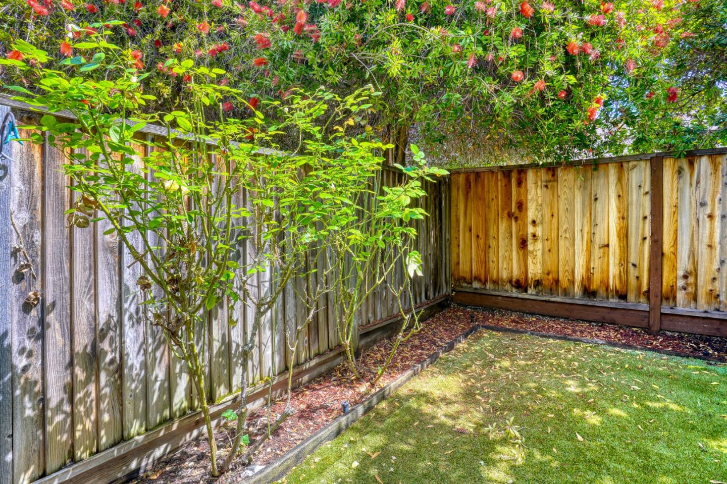 Detail Gallery Image 5 of 37 For 1921 Rock St #20,  Mountain View,  CA 94043 - 2 Beds | 1/1 Baths