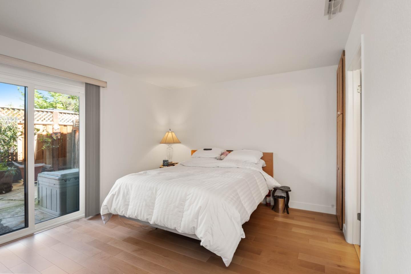 Detail Gallery Image 4 of 21 For 1545 Hidden Terrace Ct, Santa Cruz,  CA 95062 - 2 Beds | 2 Baths