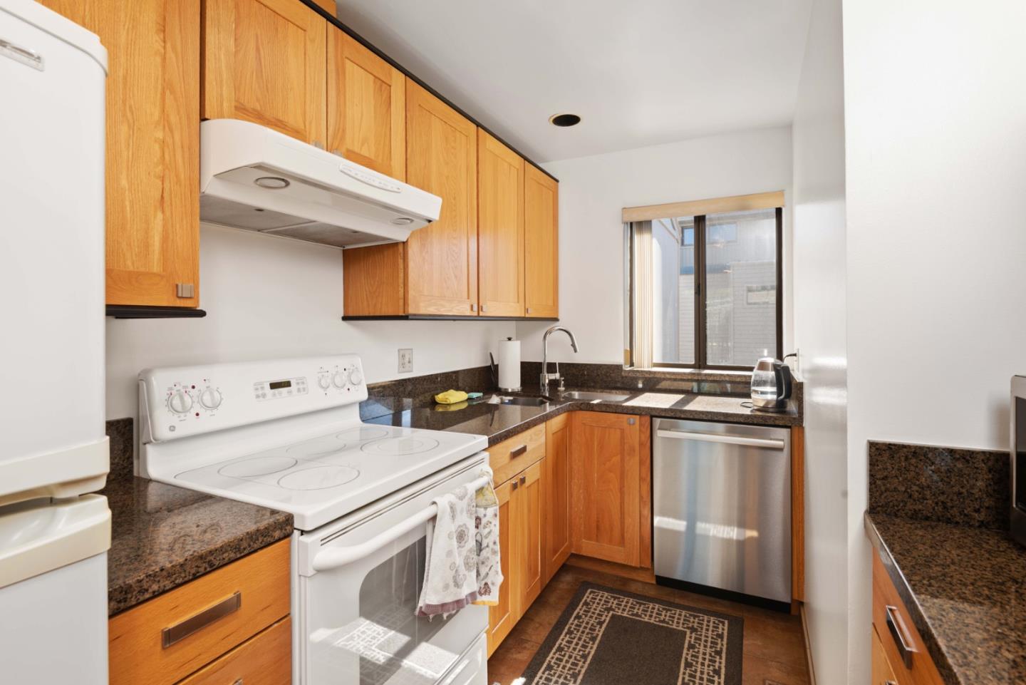 Detail Gallery Image 8 of 21 For 1545 Hidden Terrace Ct, Santa Cruz,  CA 95062 - 2 Beds | 2 Baths