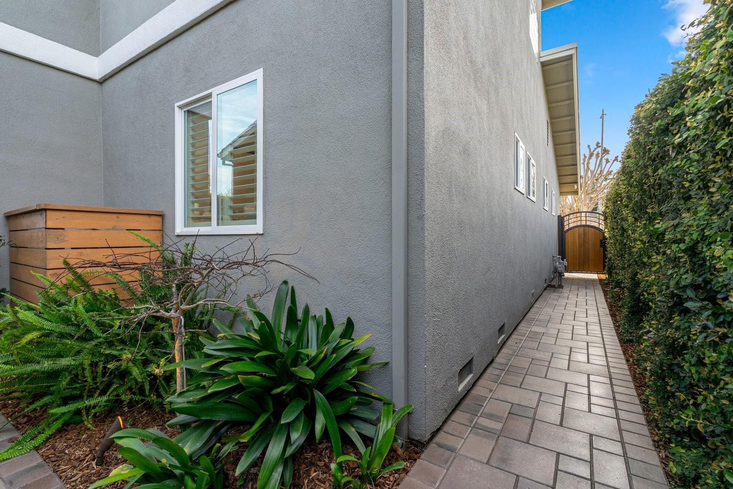 Detail Gallery Image 27 of 48 For 1144 Bretmoor Way, San Jose,  CA 95129 - 5 Beds | 4 Baths