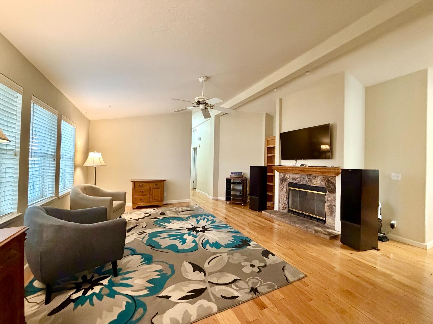 Detail Gallery Image 3 of 21 For 120 Dixon Landing Rd #147,  Milpitas,  CA 95035 - 3 Beds | 2 Baths