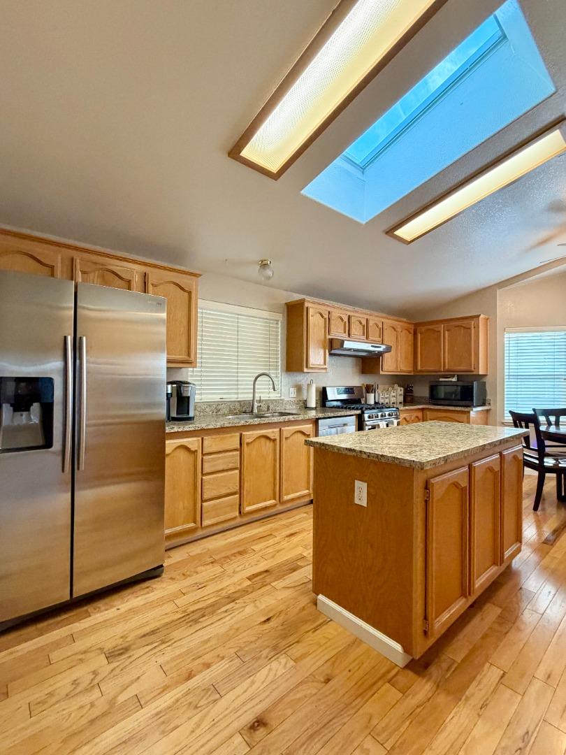 Detail Gallery Image 7 of 21 For 120 Dixon Landing Rd #147,  Milpitas,  CA 95035 - 3 Beds | 2 Baths