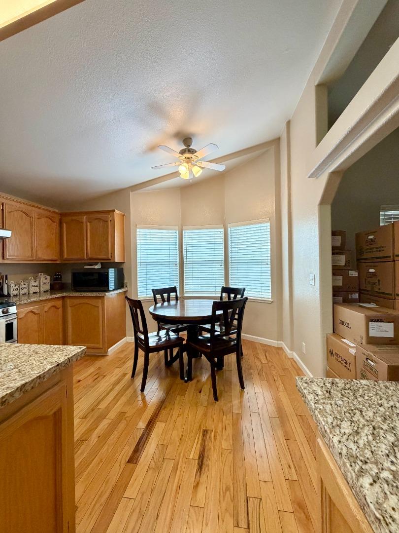 Detail Gallery Image 8 of 21 For 120 Dixon Landing Rd #147,  Milpitas,  CA 95035 - 3 Beds | 2 Baths