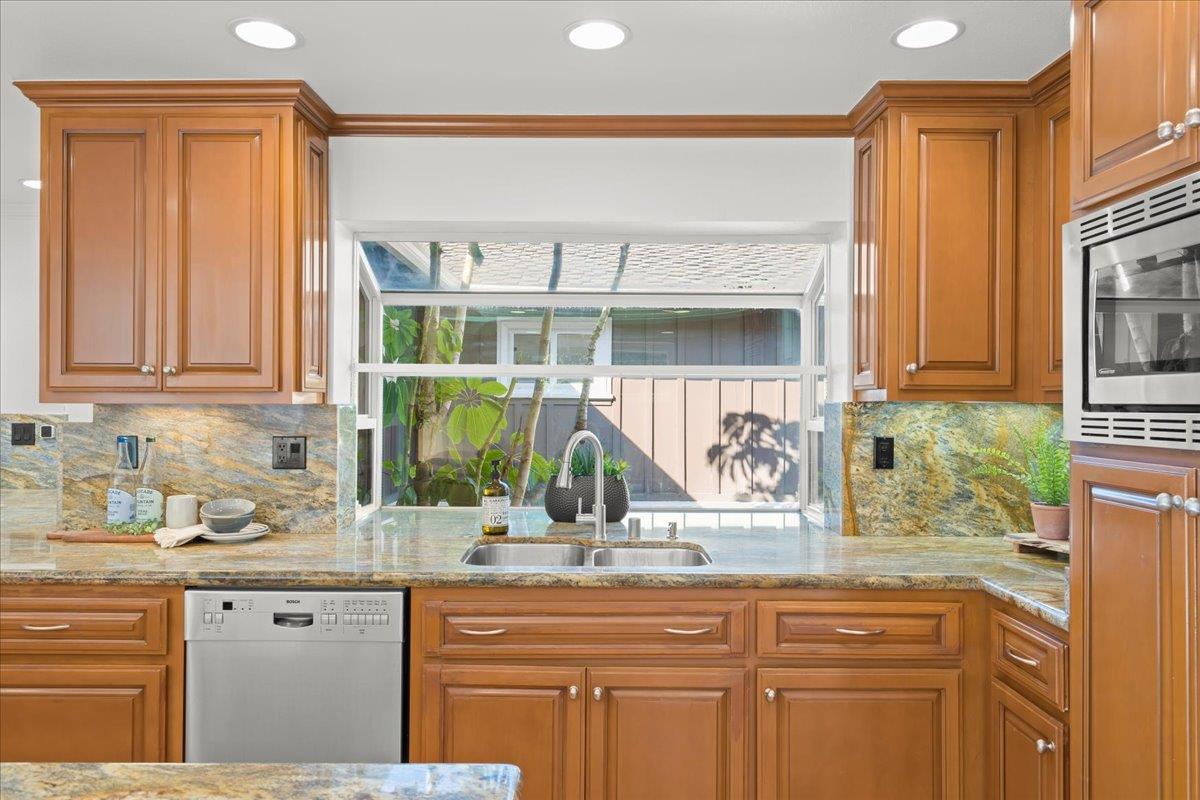 Detail Gallery Image 23 of 62 For 12095 Brookglen Dr, Saratoga,  CA 95070 - 4 Beds | 2/1 Baths