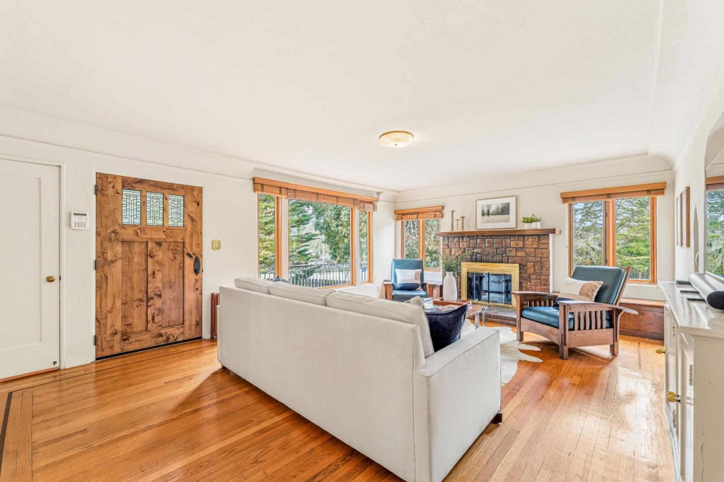 Detail Gallery Image 14 of 41 For 990 Sinex Ave, Pacific Grove,  CA 93950 - 4 Beds | 2/1 Baths