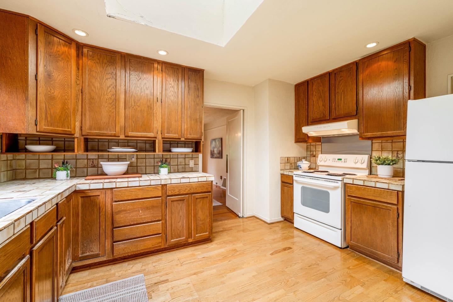 Detail Gallery Image 18 of 41 For 990 Sinex Ave, Pacific Grove,  CA 93950 - 4 Beds | 2/1 Baths