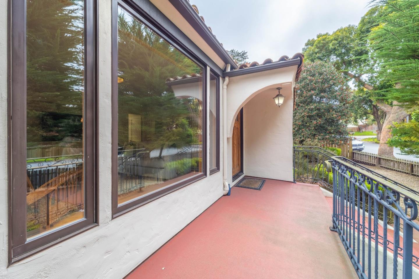 Detail Gallery Image 3 of 12 For 990 Sinex Ave, Pacific Grove,  CA 93950 - 4 Beds | 2/1 Baths