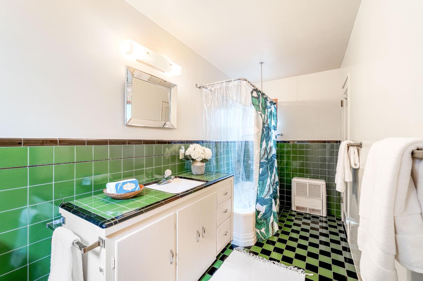 Detail Gallery Image 32 of 41 For 990 Sinex Ave, Pacific Grove,  CA 93950 - 4 Beds | 2/1 Baths