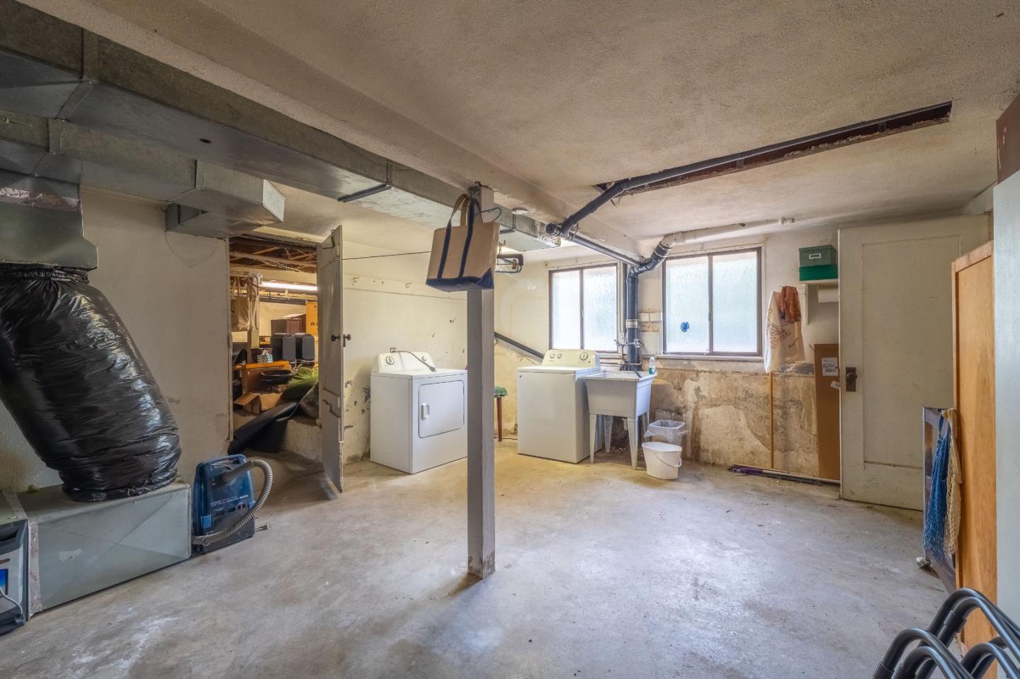 Detail Gallery Image 37 of 41 For 990 Sinex Ave, Pacific Grove,  CA 93950 - 4 Beds | 2/1 Baths