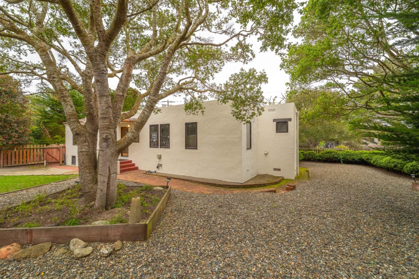 Detail Gallery Image 8 of 12 For 990 Sinex Ave, Pacific Grove,  CA 93950 - 4 Beds | 2/1 Baths