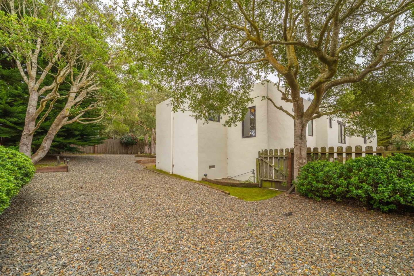 Detail Gallery Image 9 of 12 For 990 Sinex Ave, Pacific Grove,  CA 93950 - 4 Beds | 2/1 Baths