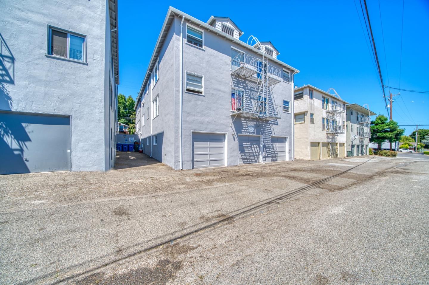 Detail Gallery Image 3 of 9 For 4111 Beresford St, San Mateo,  CA 94403 - – Beds | – Baths