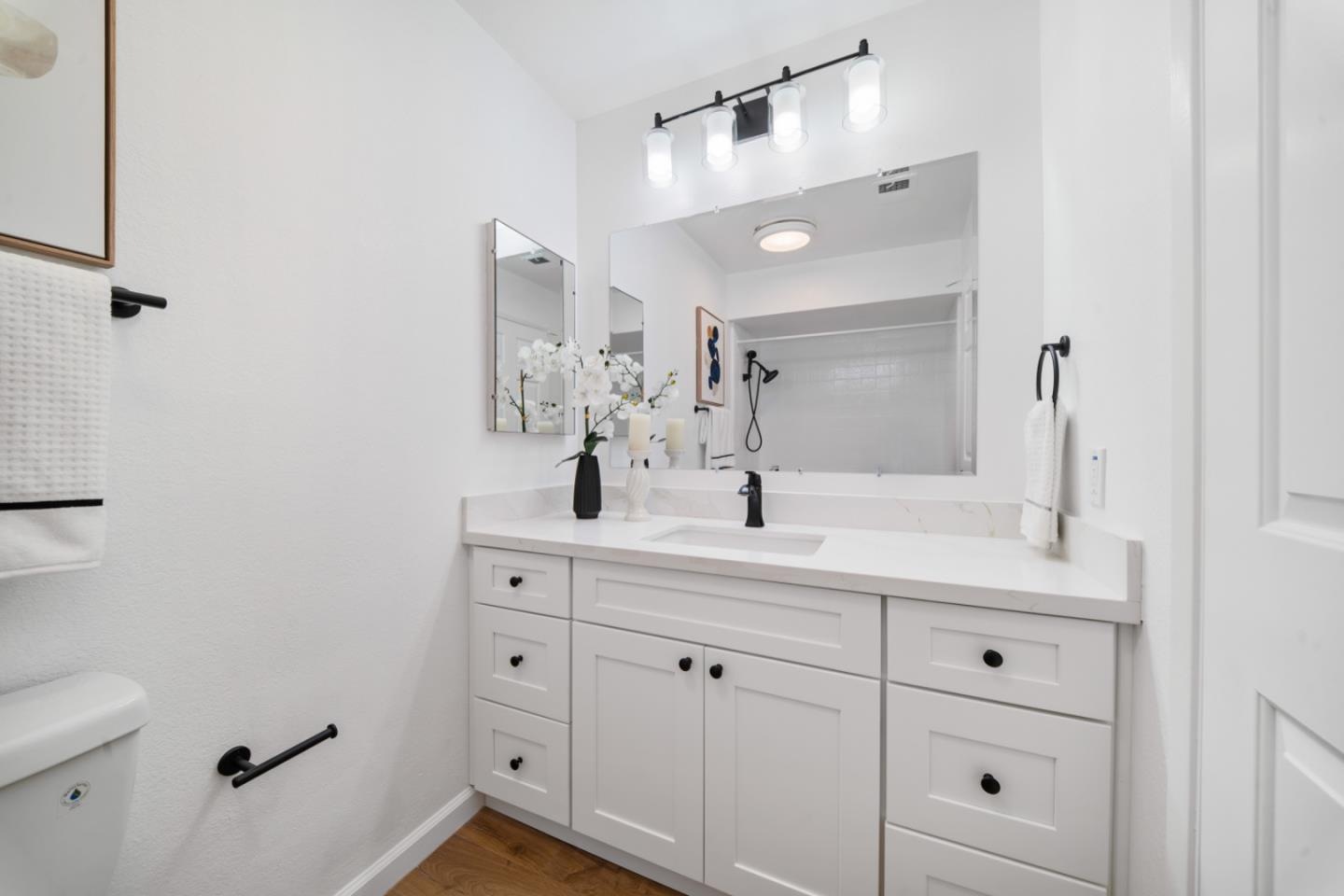 Detail Gallery Image 8 of 15 For 21117 Gary Dr #119,  Castro Valley,  CA 94546 - 2 Beds | 2 Baths