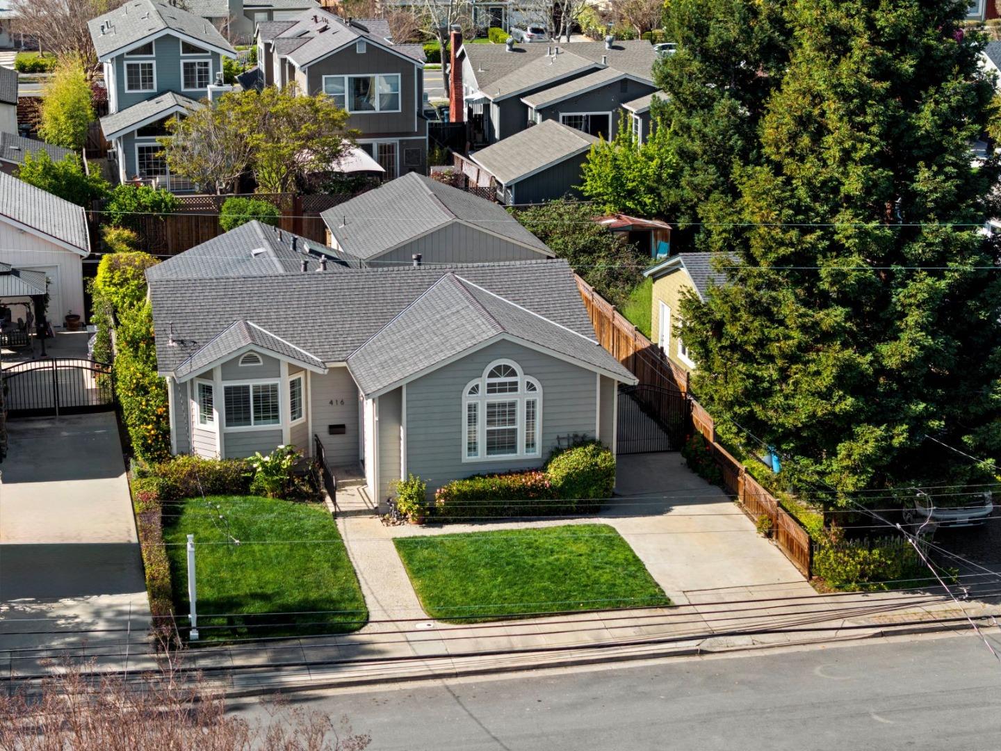 Detail Gallery Image 2 of 36 For 416 Upton St, Redwood City,  CA 94062 - 3 Beds | 2 Baths