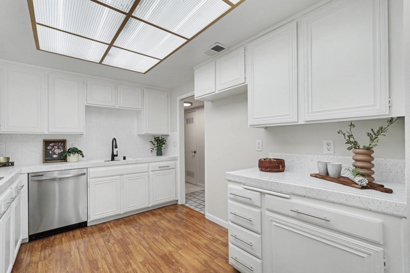 Detail Gallery Image 9 of 57 For 19816 Vineyard Ln, Saratoga,  CA 95070 - 3 Beds | 2 Baths