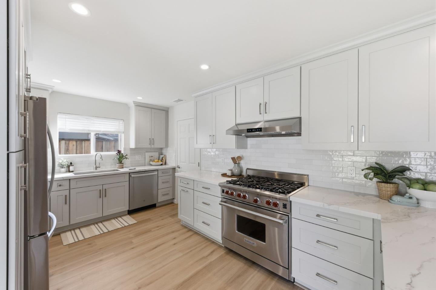 Detail Gallery Image 10 of 37 For 1932 Lotman Dr, Santa Cruz,  CA 95062 - 4 Beds | 2 Baths