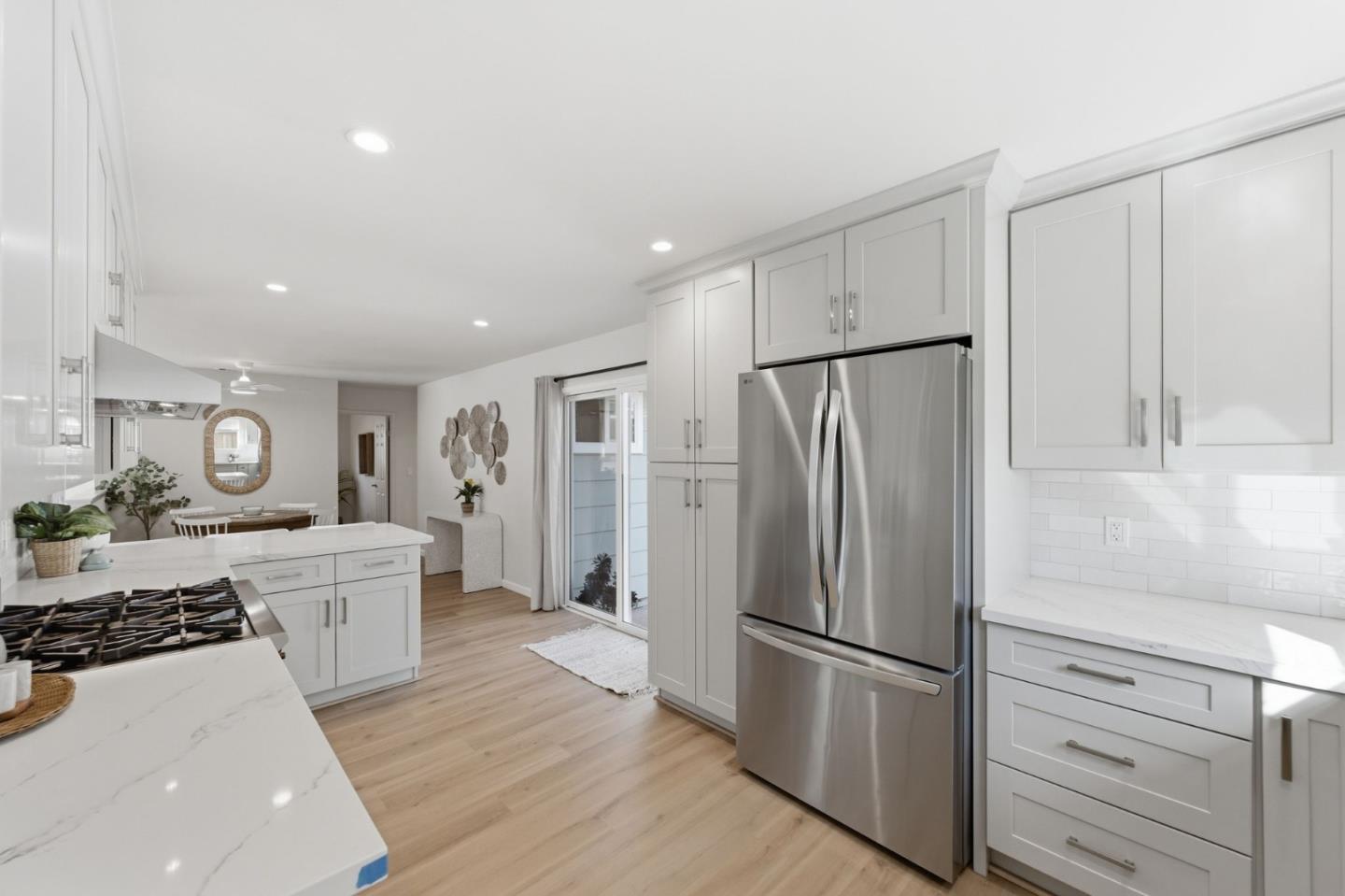 Detail Gallery Image 11 of 37 For 1932 Lotman Dr, Santa Cruz,  CA 95062 - 4 Beds | 2 Baths