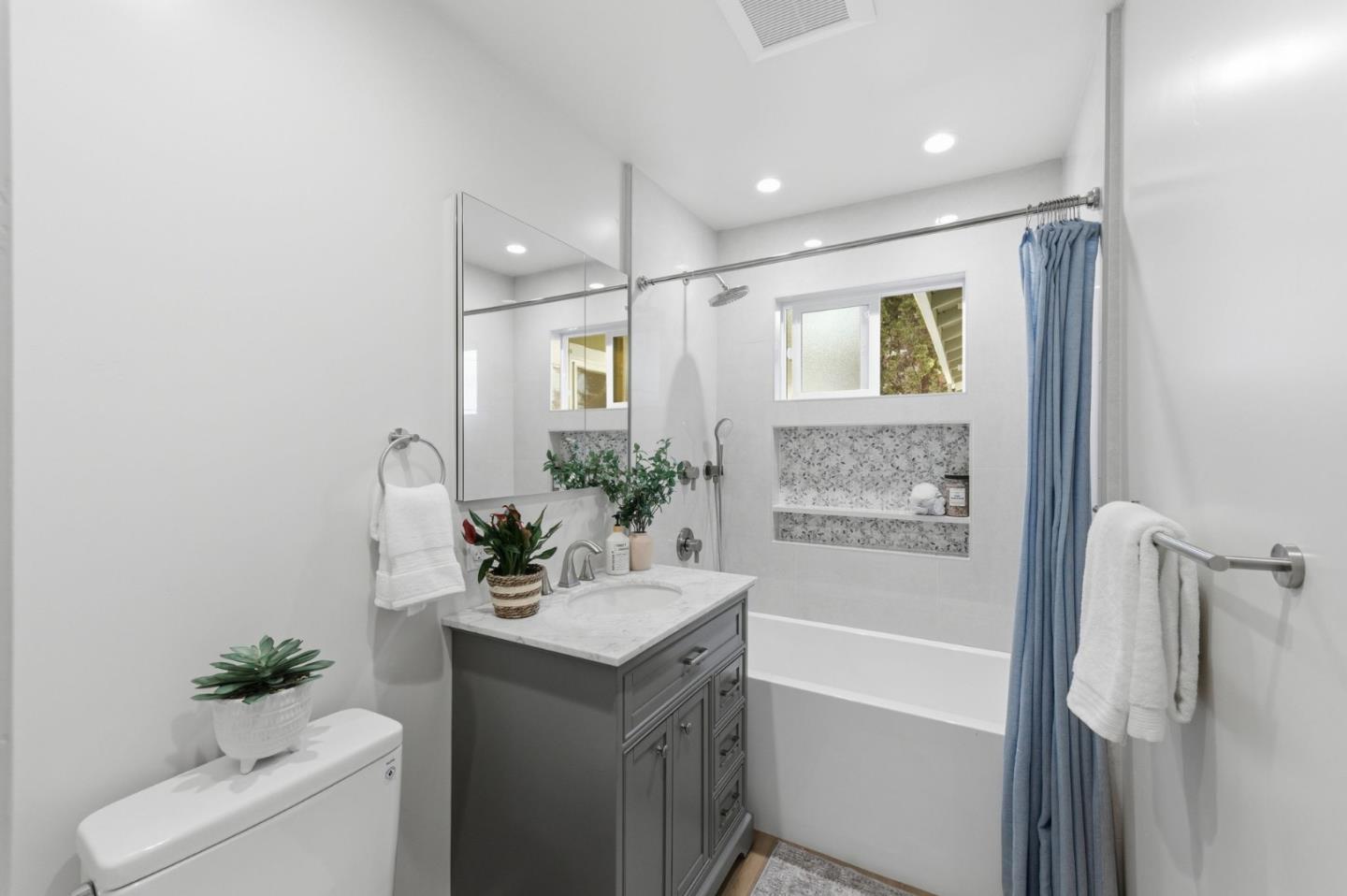 Detail Gallery Image 16 of 37 For 1932 Lotman Dr, Santa Cruz,  CA 95062 - 4 Beds | 2 Baths