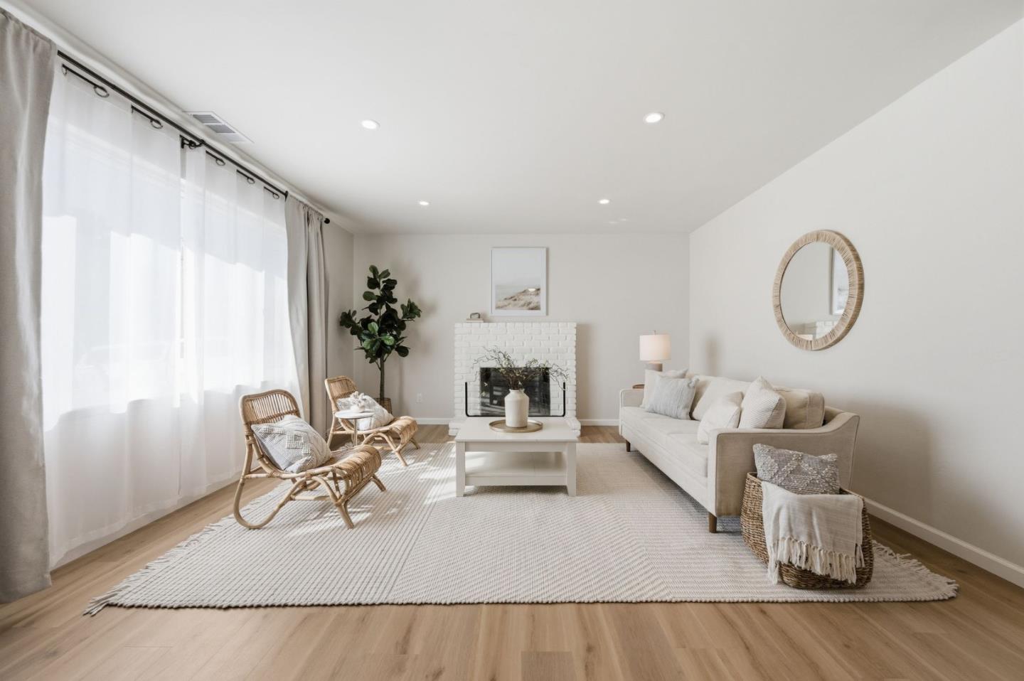 Detail Gallery Image 6 of 37 For 1932 Lotman Dr, Santa Cruz,  CA 95062 - 4 Beds | 2 Baths