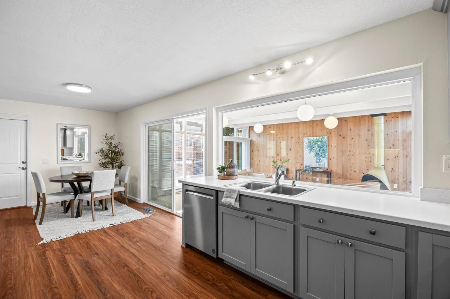 Detail Gallery Image 16 of 52 For 881 Terry St, Monterey,  CA 93940 - 3 Beds | 2/1 Baths