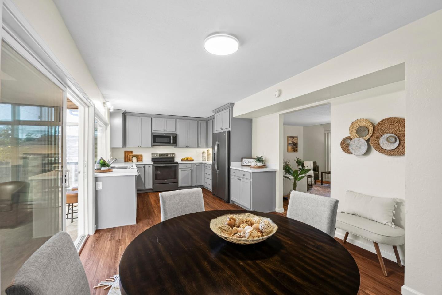 Detail Gallery Image 20 of 52 For 881 Terry St, Monterey,  CA 93940 - 3 Beds | 2/1 Baths