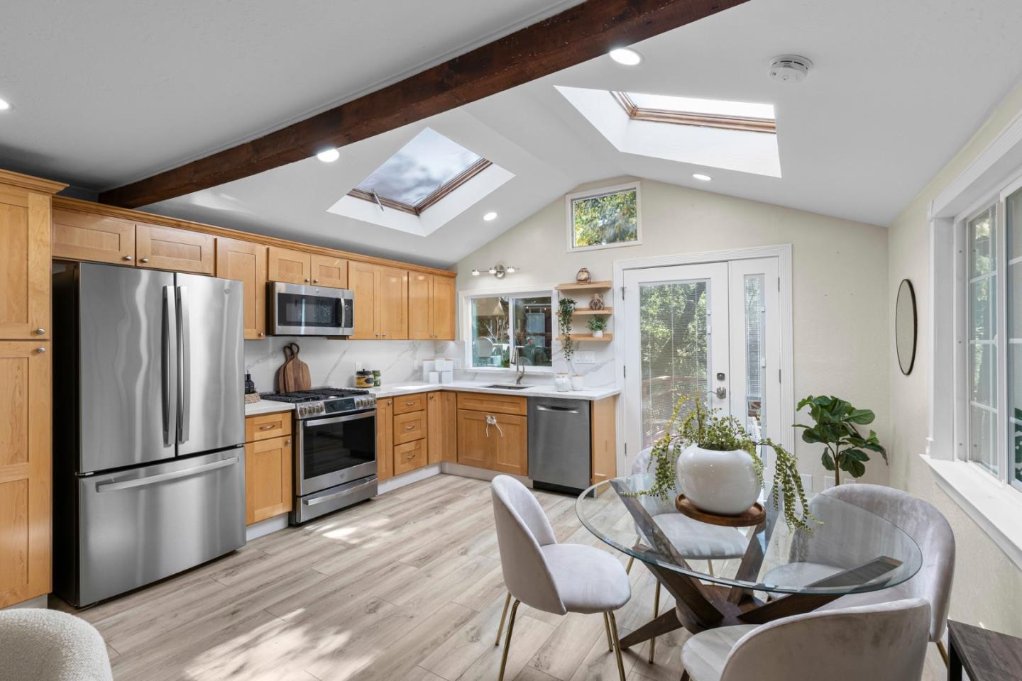 Detail Gallery Image 6 of 47 For 19495 Beardsley Rd, Los Gatos,  CA 95033 - 2 Beds | 2 Baths