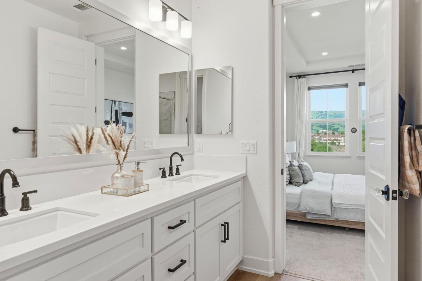 Photo #5: ML82037934 Listing: Photo #5