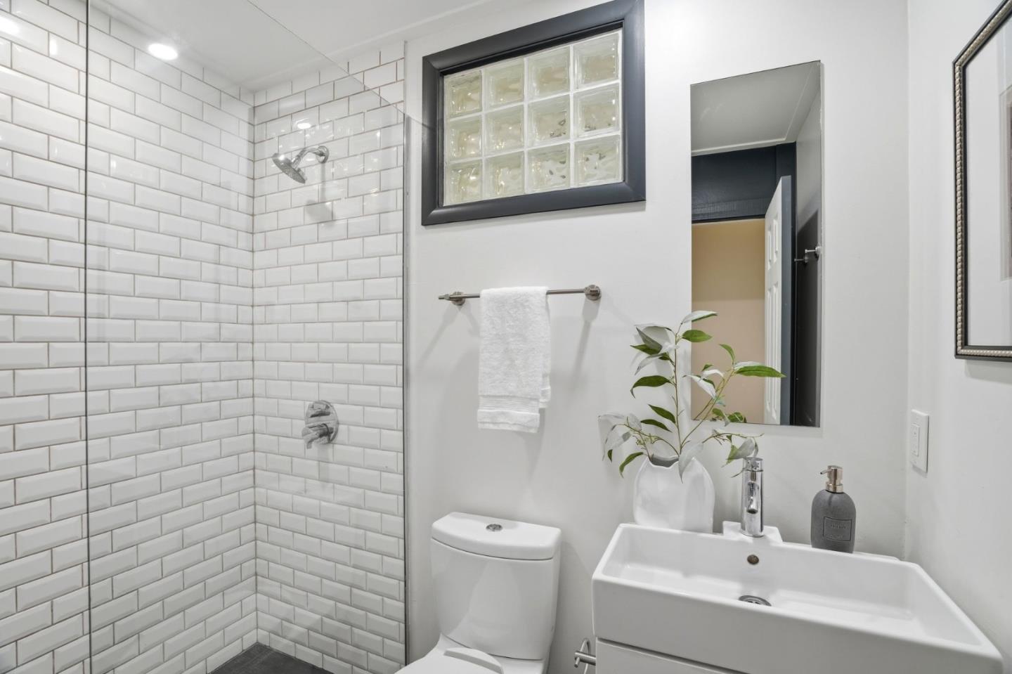 Detail Gallery Image 22 of 75 For 2273 Glenkirk Dr, San Jose,  CA 95124 - 5 Beds | 4 Baths