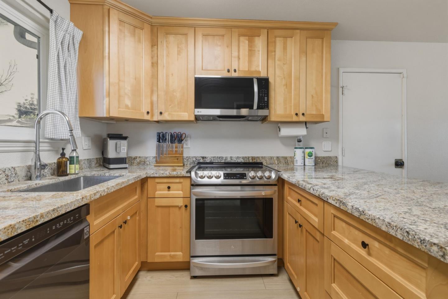 Detail Gallery Image 16 of 50 For 411 Grey Ghost Ave, San Jose,  CA 95111 - 3 Beds | 2/1 Baths