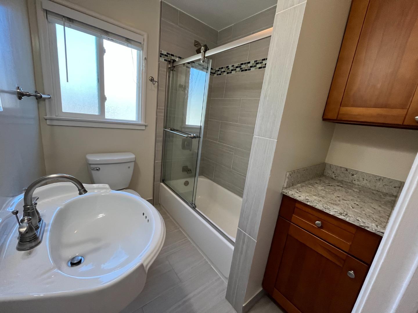 Detail Gallery Image 14 of 17 For 860 Live Oak Ave #3,  Menlo Park,  CA 94025 - 2 Beds | 1 Baths