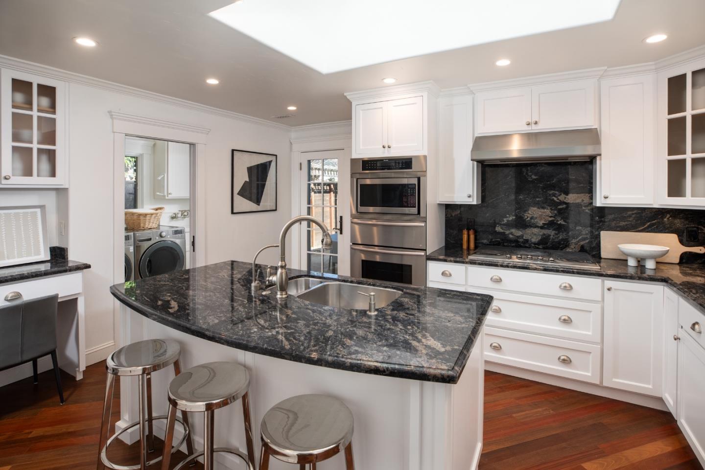 Detail Gallery Image 8 of 24 For 709 Orange Ave, Los Altos,  CA 94022 - 3 Beds | 2 Baths